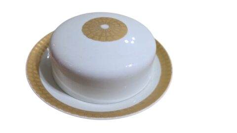 Elegante manteigueira de porcelana Renner