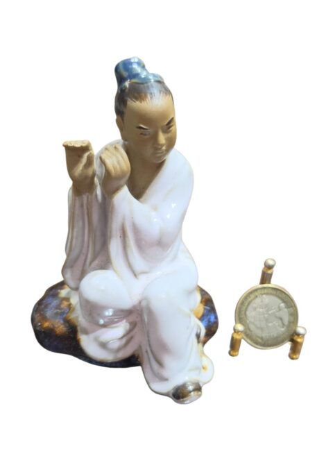 Escultura oriental de porcelana