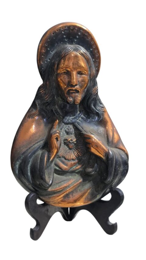 Antiga escultura de pendurar na parede em Petit Cobre