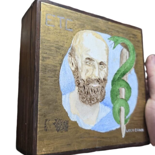 Caixa de madeira com azulejo pintado a mão