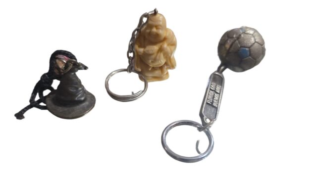 Trio de chaveiros colecionáveis