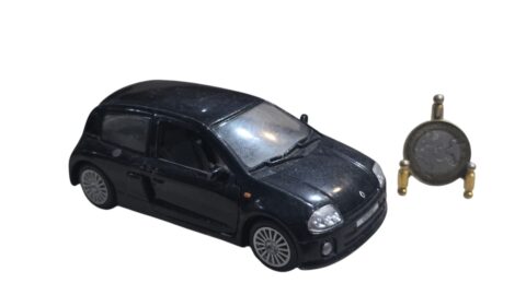 Renault Clio Sport V6 em metal