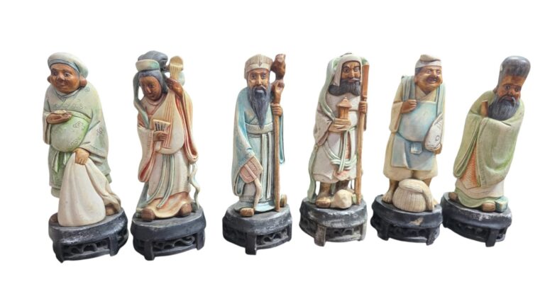 Conjunto de esculturas orientais feitas a mão em estuque, antigas, boa qualidade