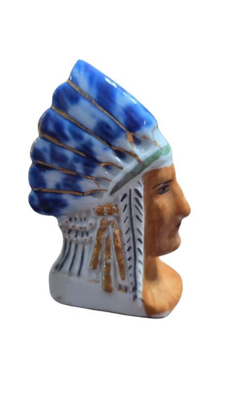 Busto de indígena de porcelana pintado a mão