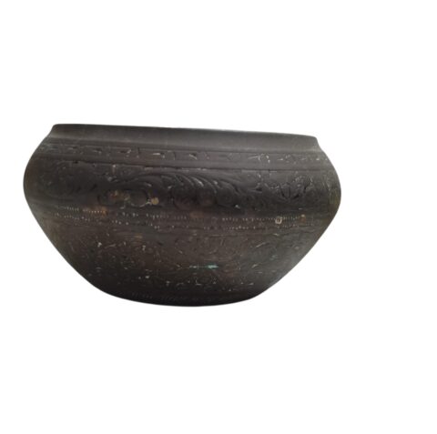 Antigo vaso em bronze indiano, ricamente cinzelado