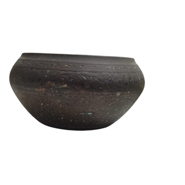 Antigo vaso em bronze indiano, ricamente cinzelado