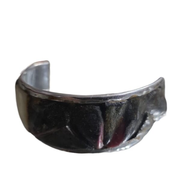 Bracelete vintage com pedras e madrepérola