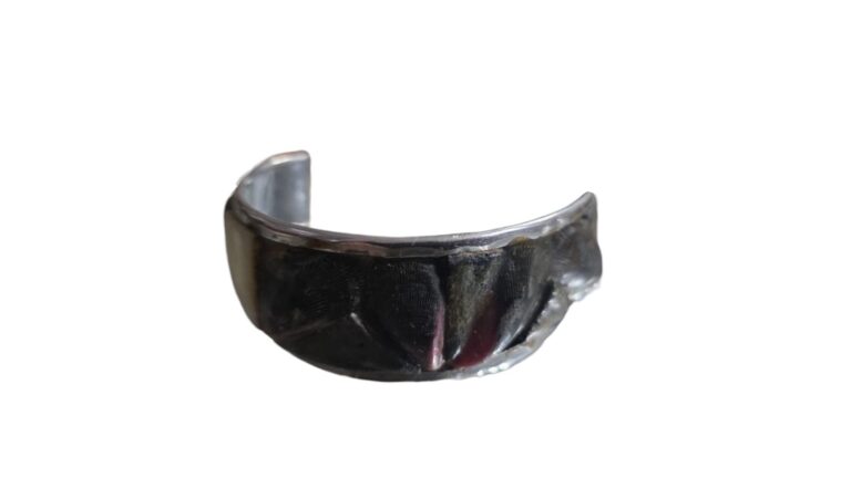 Bracelete vintage com pedras e madrepérola