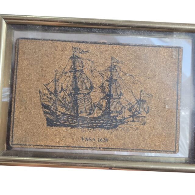 Antiga decoração com arte de embarcação em cortiça, arte presa por fita