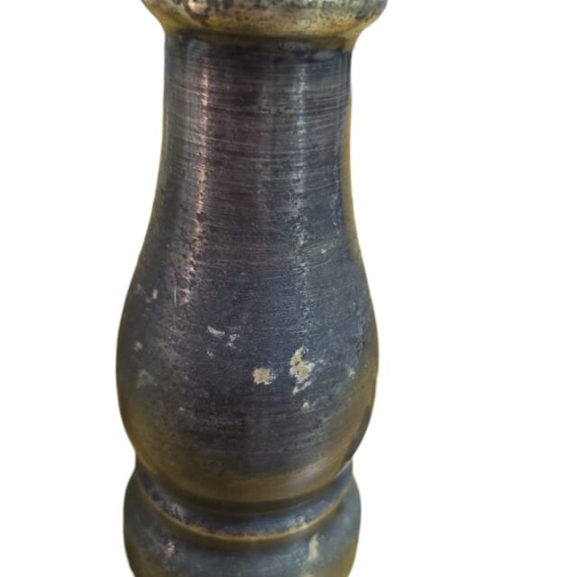 Antigo vaso italiano de metal