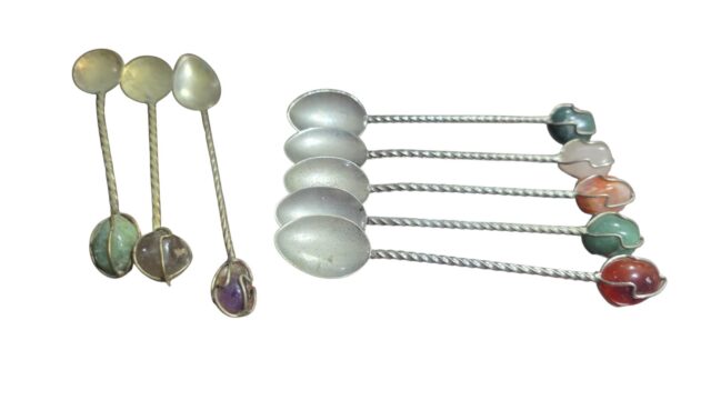 Conjunto de colheres com pedrinhas