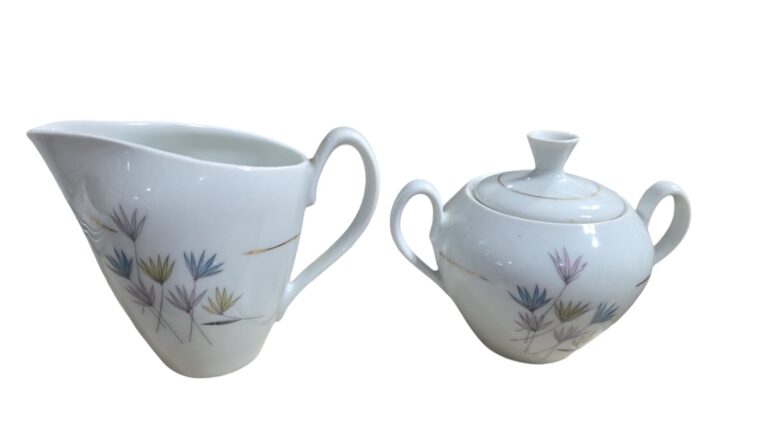Par, açucareiro e leiteira porcelana Renner