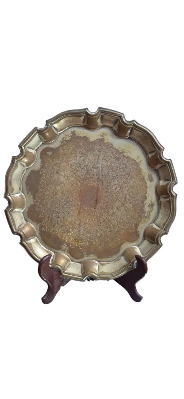 Bandeja circular Inglesa vintage em metal espessurado a prata