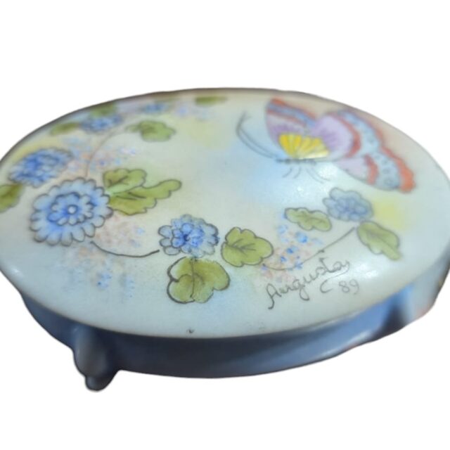 Potiche de porcelana pintado a mão, datado e assinado
