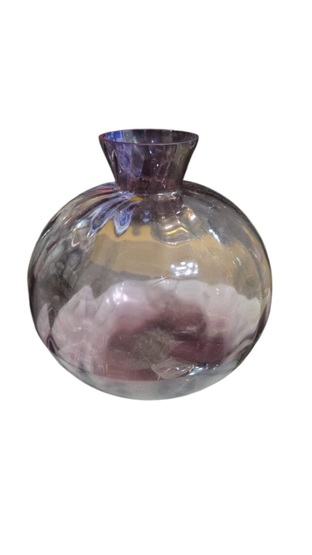 Vaso bojudo violeta em vidro canelado, feito a mão