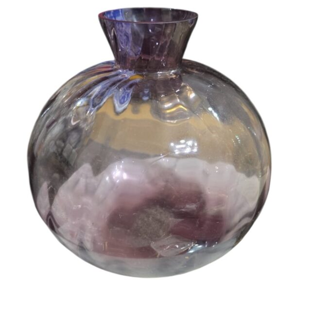 Vaso bojudo violeta em vidro canelado, feito a mão