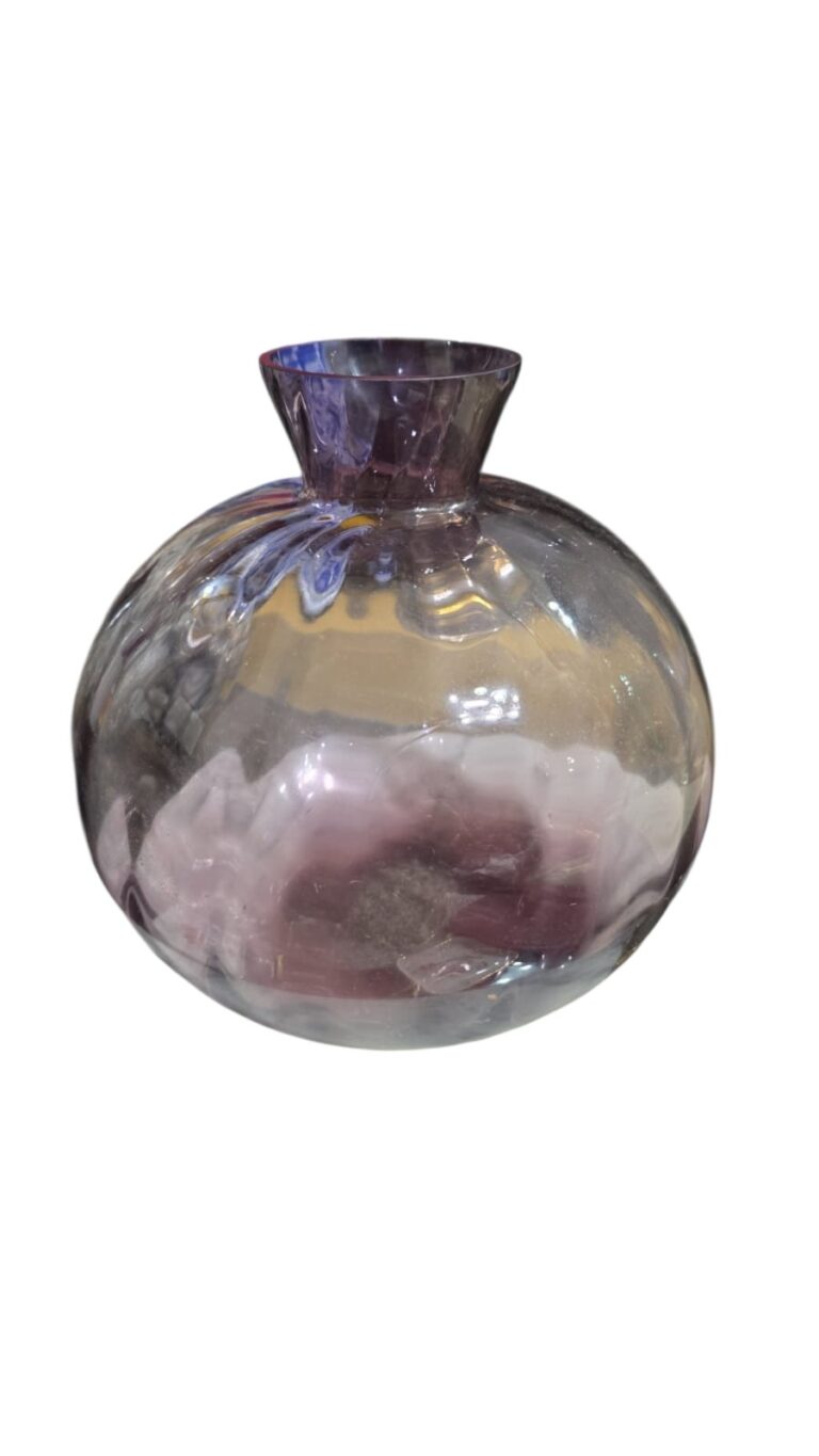 Vaso bojudo violeta em vidro canelado, feito a mão