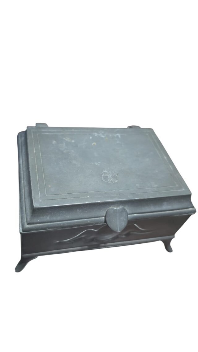 Antigo porta joia em Pewter