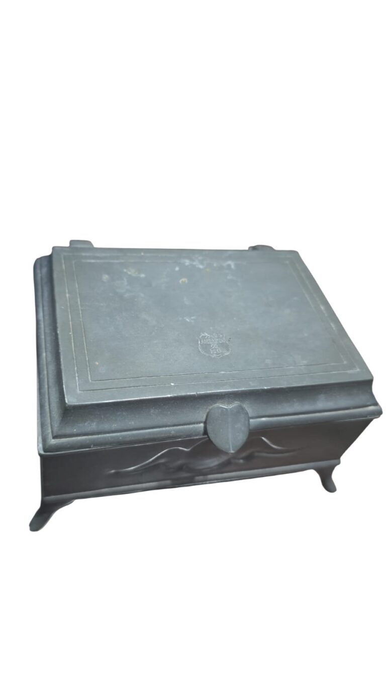 Antigo porta joia em Pewter