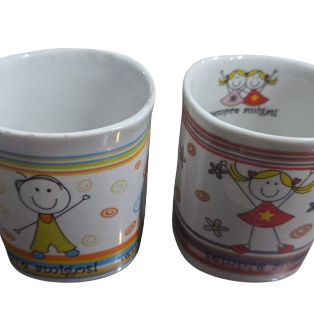 Par de canecas de porcelana