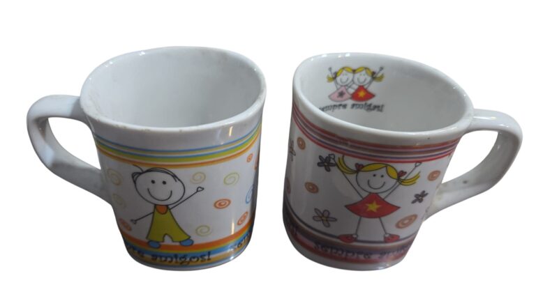 Par de canecas de porcelana
