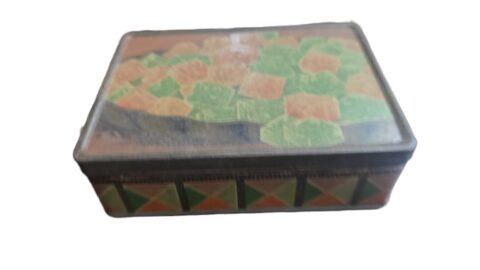 Antiga lata de doces