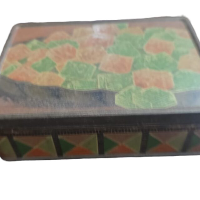 Antiga lata de doces