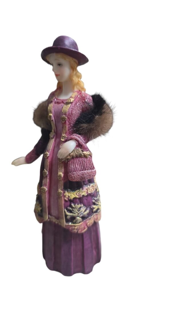 Escultura de dama da época de resina