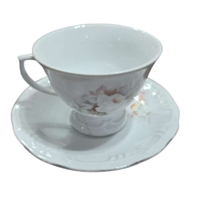 Xícara de chá com pires porcelana Schmidt, motivos florais e relevos