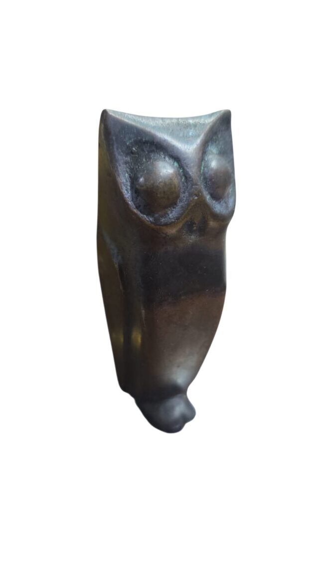 Pesada coruja em bronze maciço
