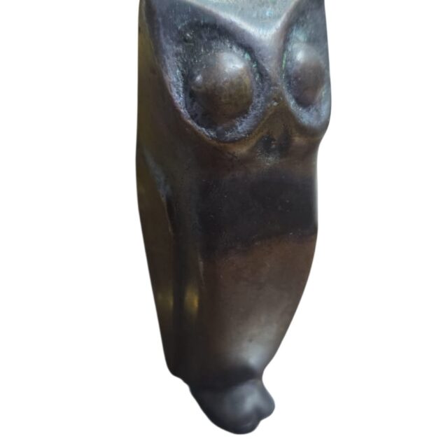 Pesada coruja em bronze maciço