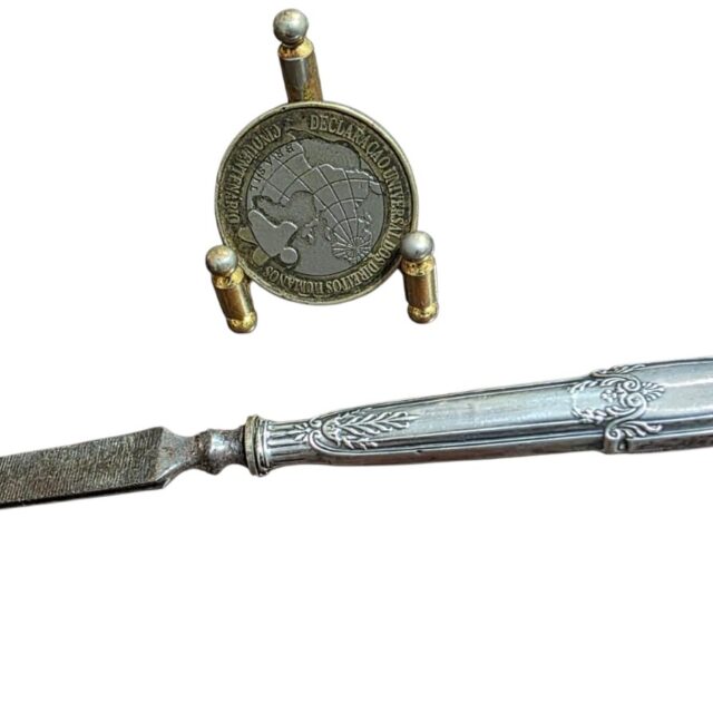 Antiga lixa inglesa com cabo em prata de lei contrastado