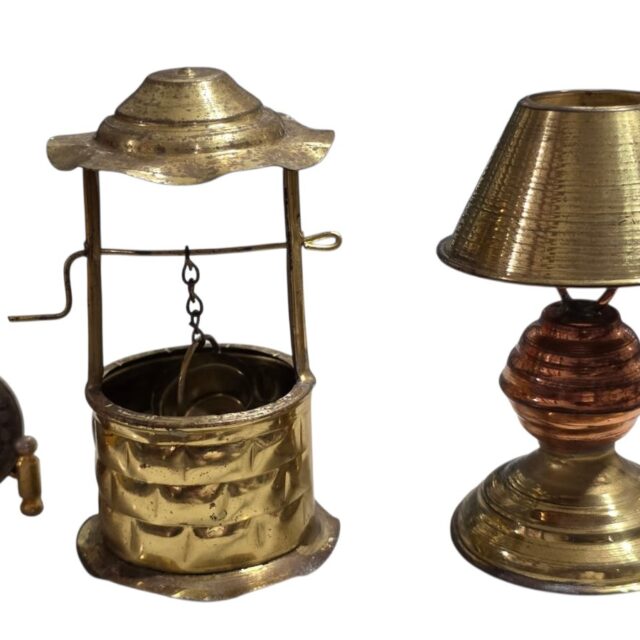 Par de miniatura em metal dourado