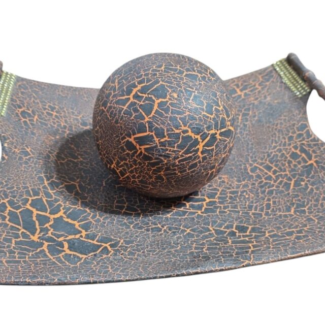 Centro de mesa em cerâmica, com esfera