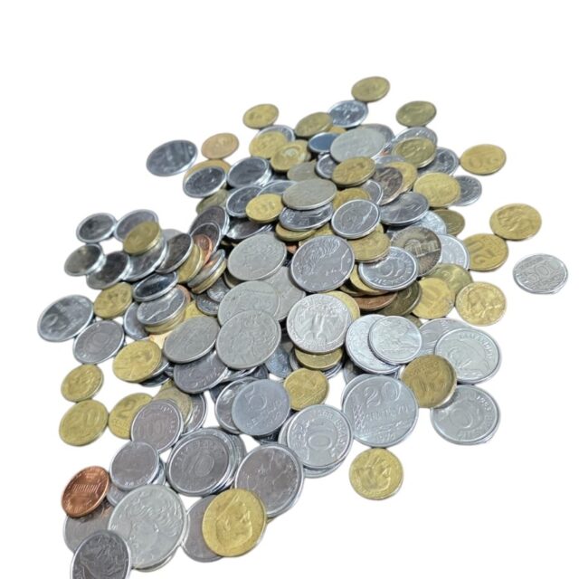 Grande coleção de moedas nacionais e estrangeiras antigas