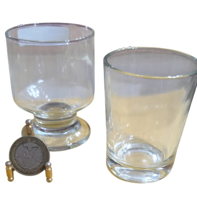 Par de copos antigos de cristal
