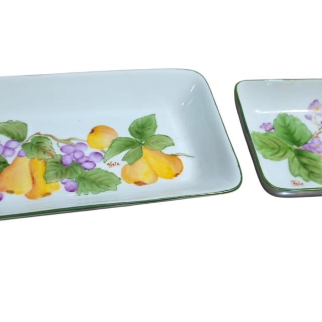 Par de travessas de porcelana pintadas a mão