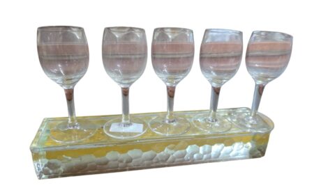 Lote com cinco taças de licor