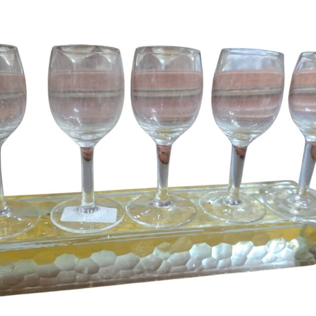 Lote com cinco taças de licor