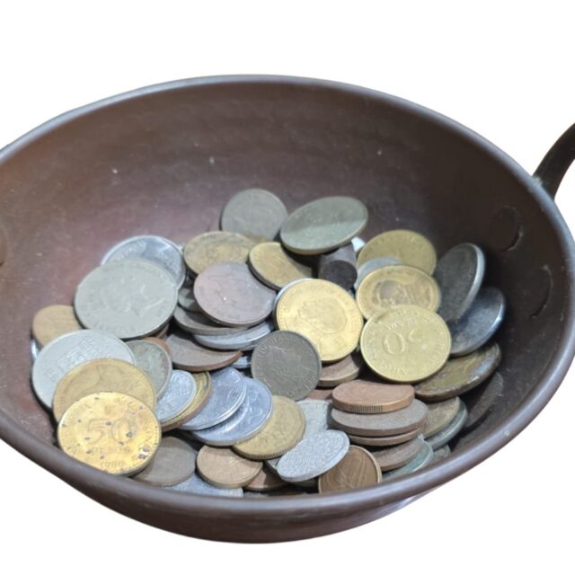 Antiga grande coleção de moedas antigas estrangeiras, diversas datas e paises