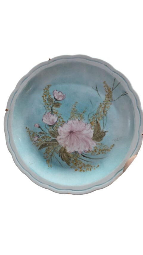 Antiga e bela porcelana pintada a mão