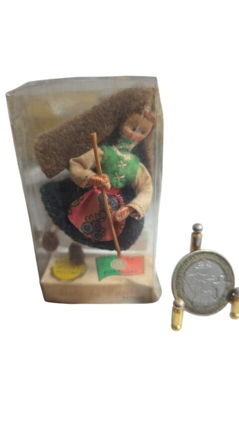 Antiga boneca artesanal portuguesa