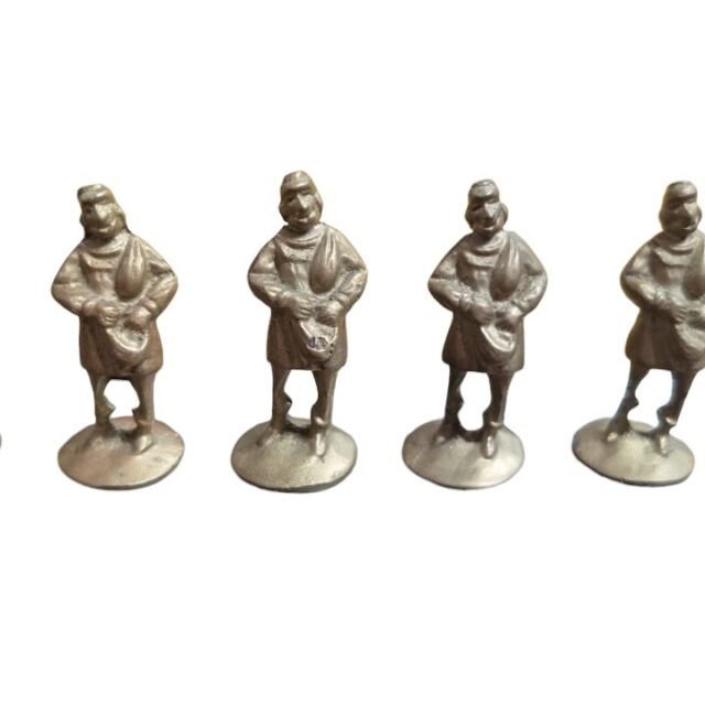 Bonecos de bronze. (valor unitário)