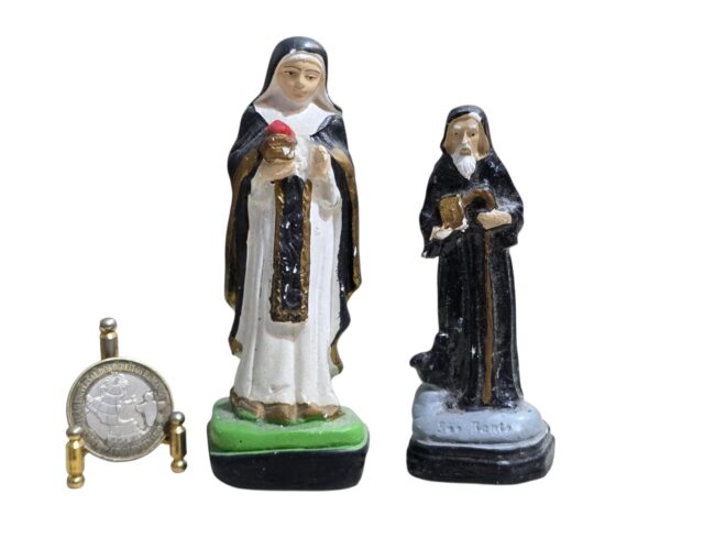 Par de imagens religiosas em gesso