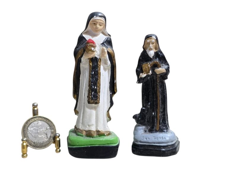Par de imagens religiosas em gesso