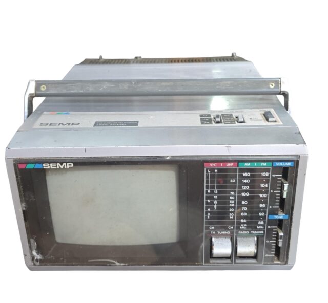 Antiga TV rádio Semp
