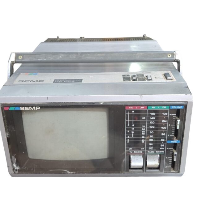 Antiga TV rádio Semp