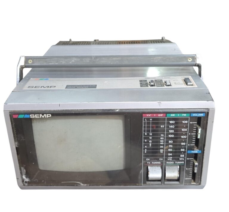 Antiga TV rádio Semp